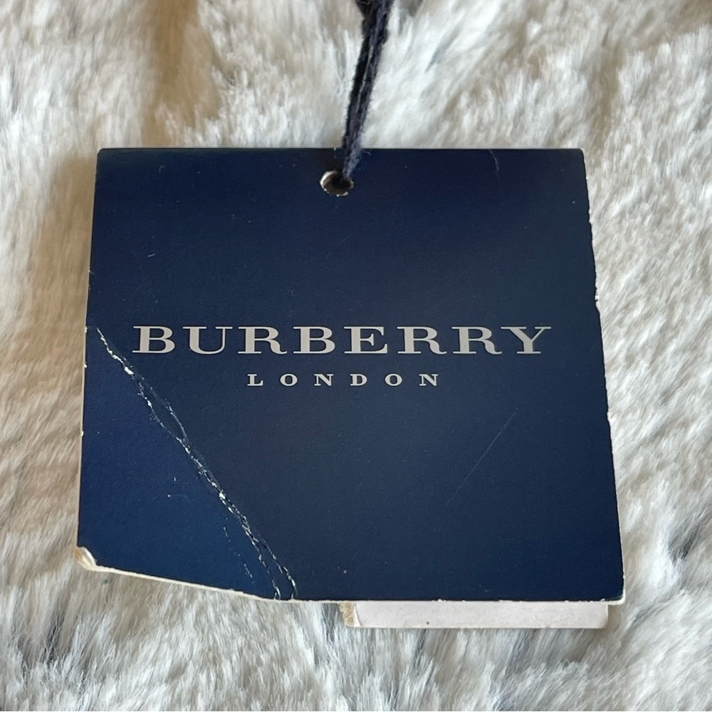 Burberry Classic Yellow and White Striped Tie New - Picture 2 of 10